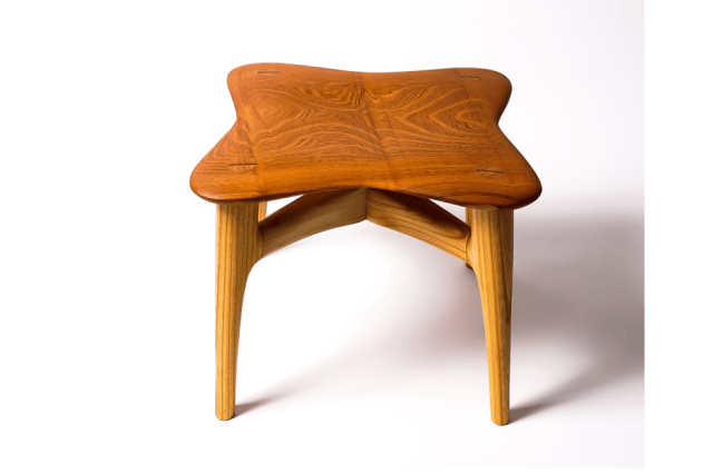 波模様が美しいケヤキの椅子 神奈川の森と椅子職人の匠の技を残したい Campfire キャンプファイヤー 波模様が美しいケヤキの椅子 神奈川の森と椅子職人の匠の技を残したい Campfire キャンプファイヤー