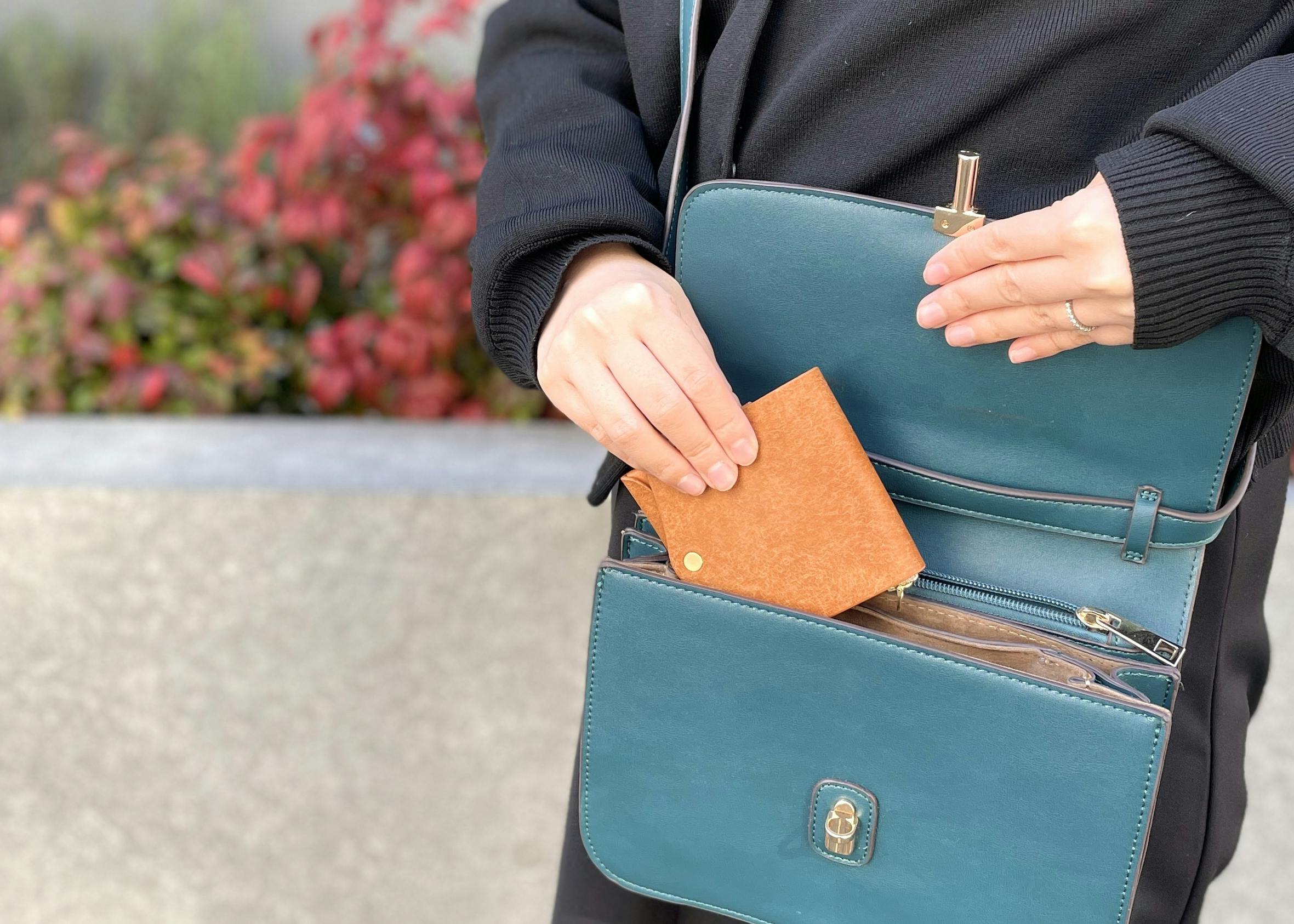 小銭入れが劇的に使いやすい 1人で一緒に創った 小さく薄い財布saku Campfire キャンプファイヤー 小銭入れが劇的に使いやすい 1人で一緒に創った 小さく薄い財布saku Campfire キャンプファイヤー