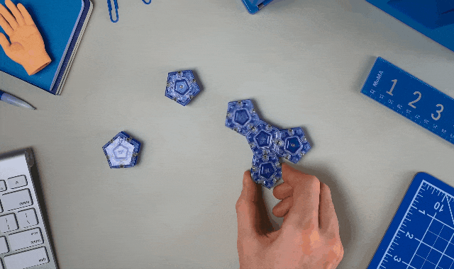 欧米で100万個突破のデスクトイ第二弾 大人のストレス解消に Geode Campfire キャンプファイヤー 欧米で100万個突破のデスクトイ第二弾 大人のストレス解消に Geode Campfire キャンプファイヤー