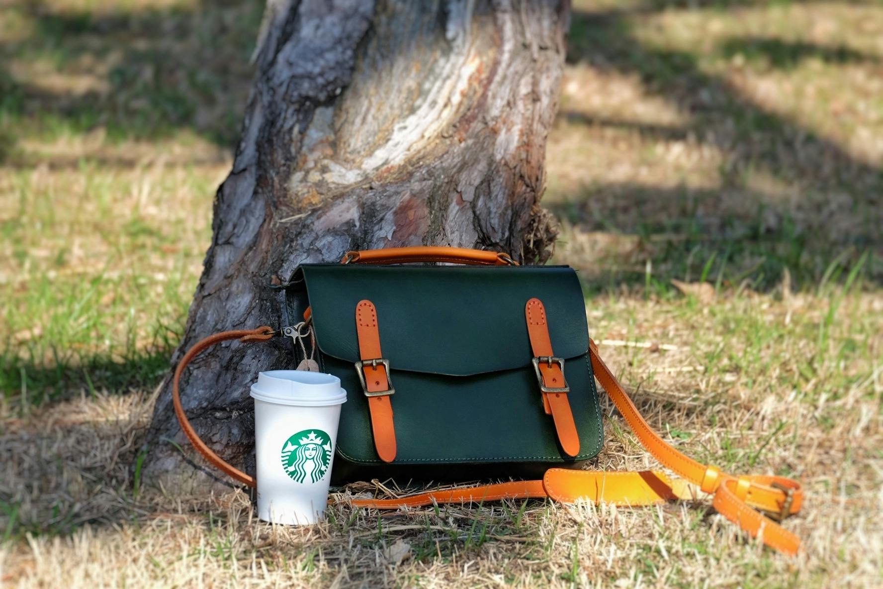 年できたばかりのレザーブランドから登場 映えるショルダーバッグ Campfire キャンプファイヤー 年できたばかりのレザーブランドから登場 映えるショルダーバッグ Campfire キャンプファイヤー