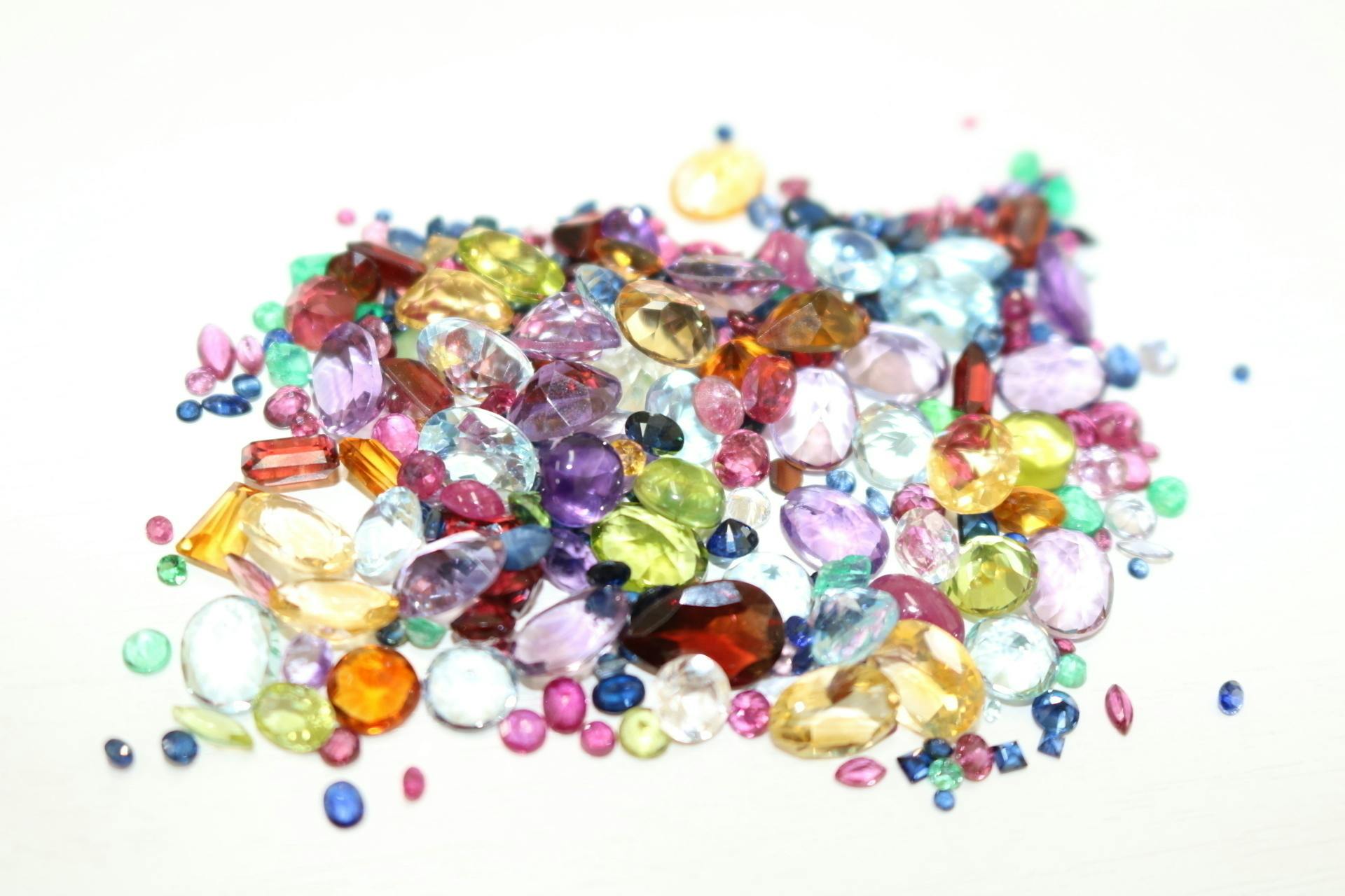 全ての人に本物の宝石を身につけてほしい 宝石を小瓶に詰めました Campfire キャンプファイヤー 全ての人に本物の宝石を身につけてほしい 宝石を小瓶に詰めました Campfire キャンプファイヤー