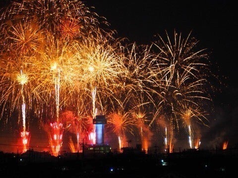 花火でみんなが笑顔で元気に コロナに負けるな 江南サプライズ花火 Campfire キャンプファイヤー