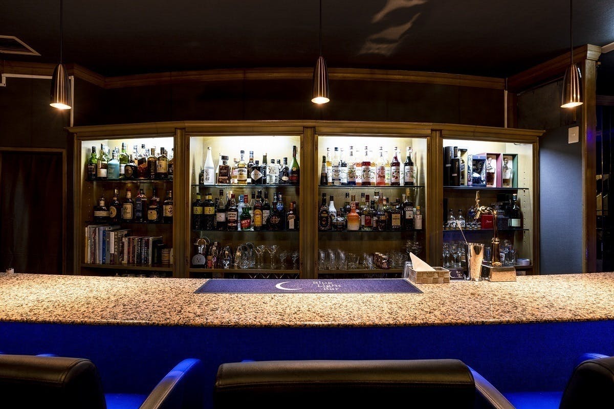 Bluelightbar 横浜の老舗バー リニューアルオープンを応援お願いします Campfire キャンプファイヤー Bluelightbar 横浜の老舗バー リニューアルオープンを応援お願いします Campfire キャンプファイヤー