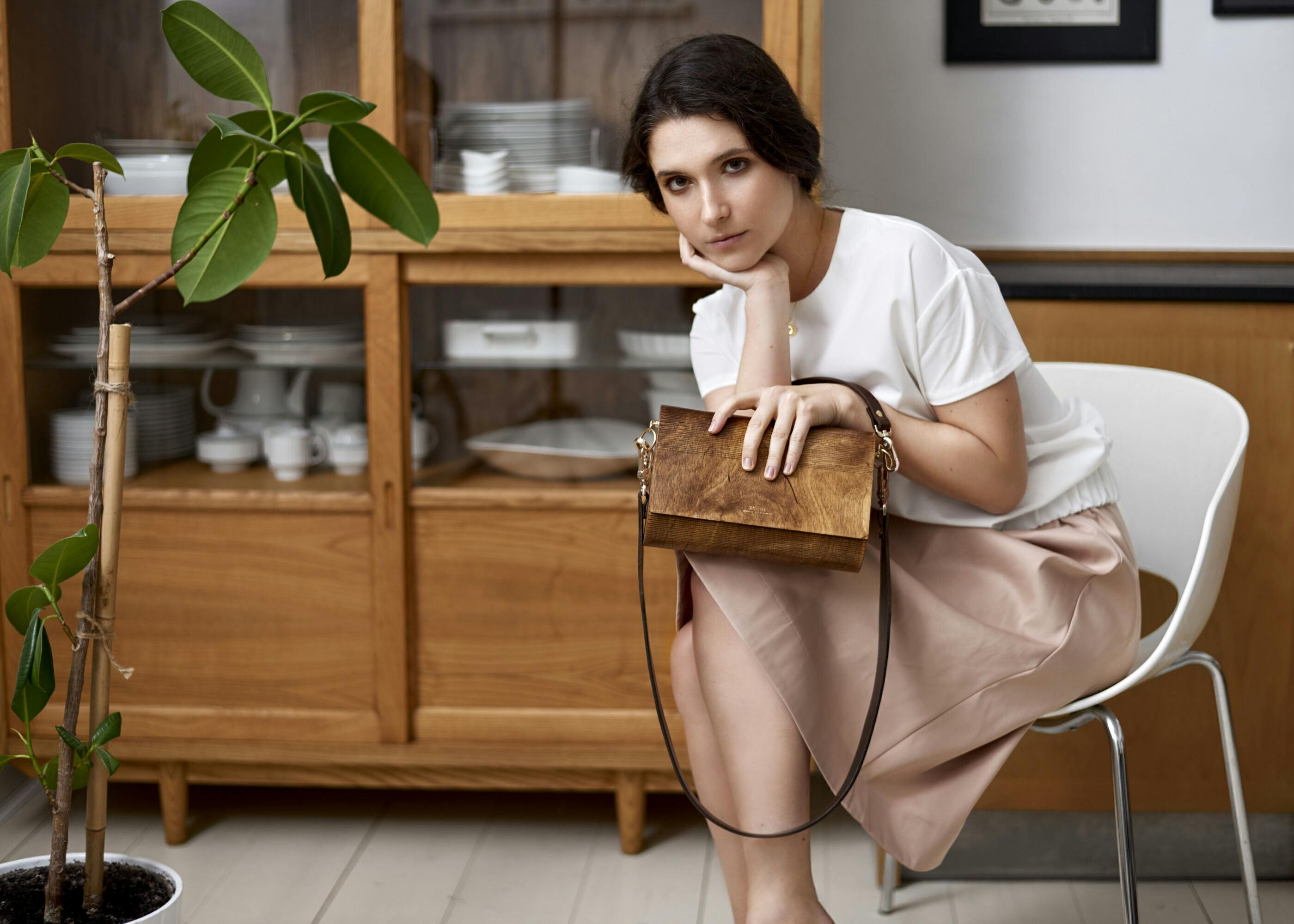 日本初登場 ヨーロッパのファッション業界を革命させた 木製レディースバッグ Campfire キャンプファイヤー 日本初登場 ヨーロッパのファッション業界を革命させた 木製レディースバッグ Campfire キャンプファイヤー