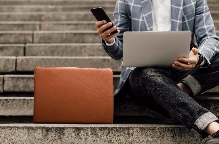 パソコンもガジェットもこれひとつに 高級牛革で作った本格派pcケース Campfire キャンプファイヤー パソコンもガジェットもこれひとつに 高級牛革で作った本格派pcケース Campfire キャンプファイヤー