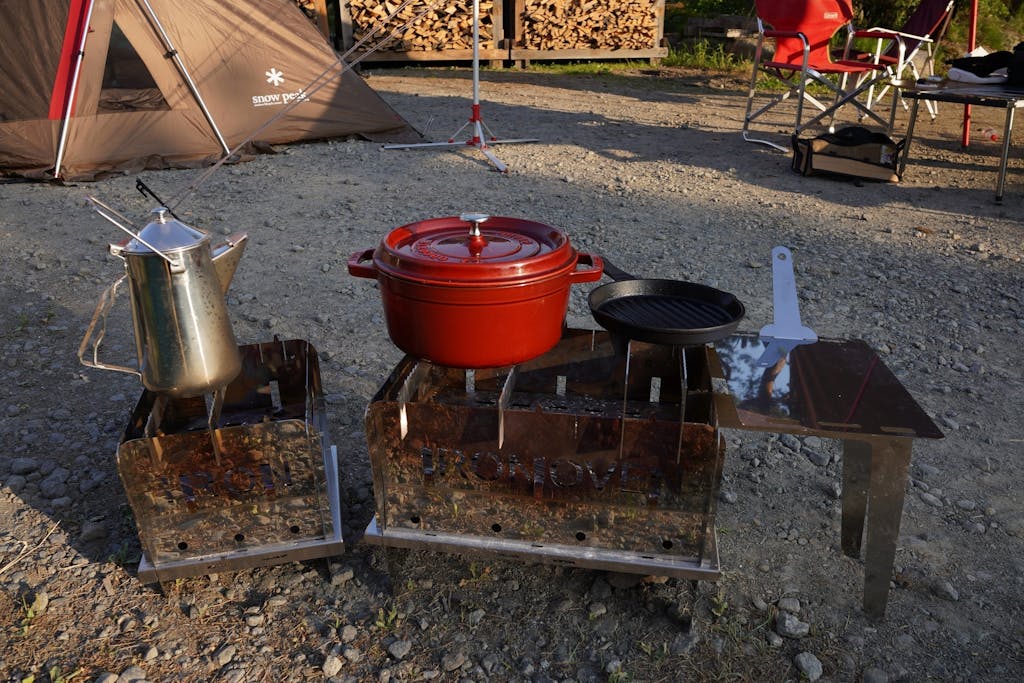 持ち運べるオーブン焚火台 iron oven（アイアンオーブン） - CAMPFIRE (キャンプファイヤー)