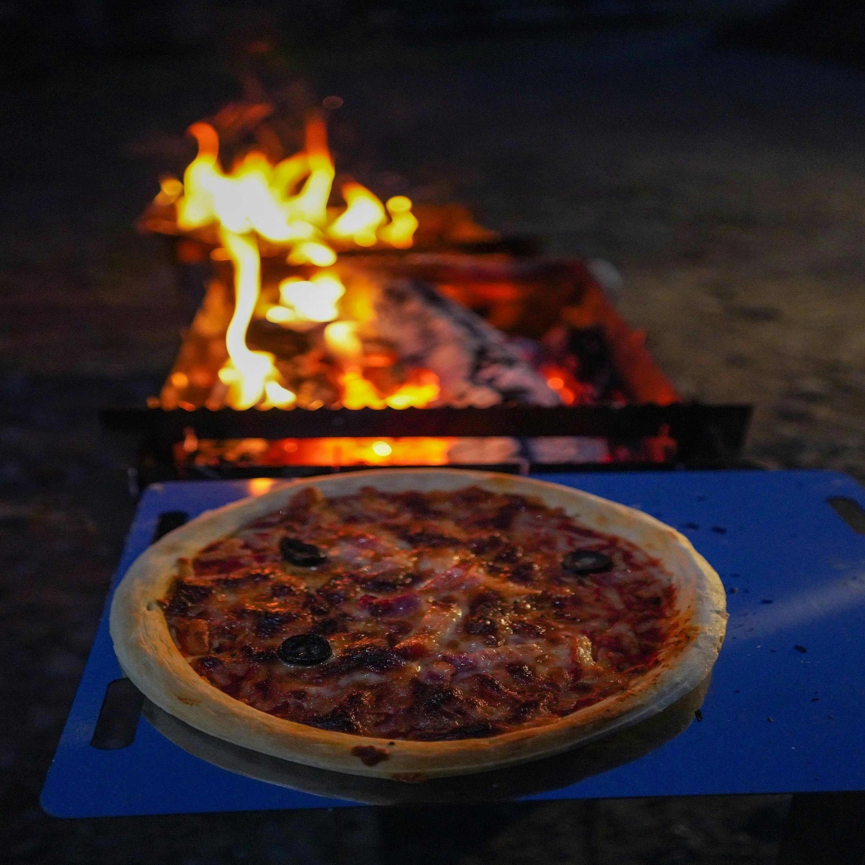 持ち運べるオーブン焚火台 iron oven（アイアンオーブン）