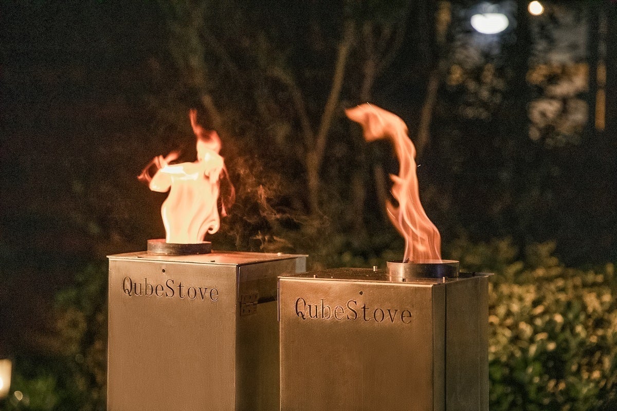 アウトドアでも本格ピザ！ストーブ屋さんのピザオーブン「QubeStove