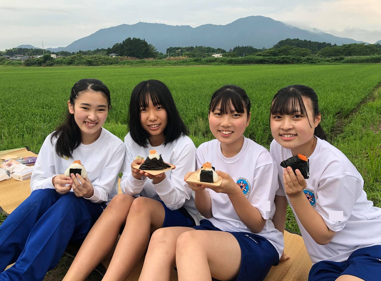 新潟の地元女子高生発 農薬0 の新米 と いつまでもくっつかないしゃもじ Campfire キャンプファイヤー 新潟の地元女子高生発 農薬0 の新米 と いつまでもくっつかないしゃもじ Campfire キャンプファイヤー