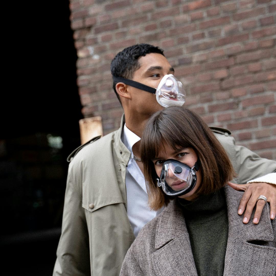 AIO: 地球にやさしいドイツ製透明マスク