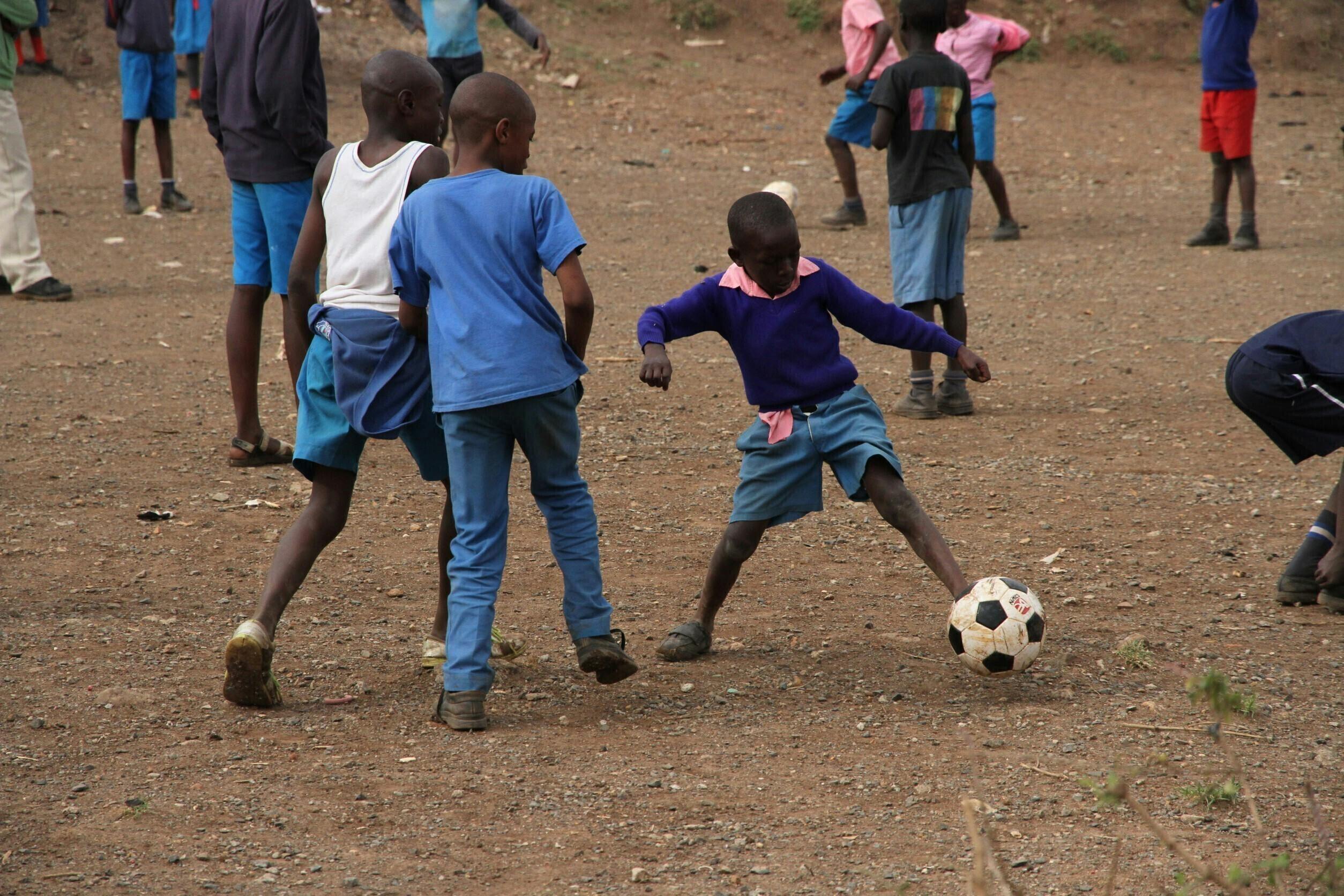 ケニアの子どもたちにサッカーシューズと希望を届けたい！! - CAMPFIRE (キャンプファイヤー)