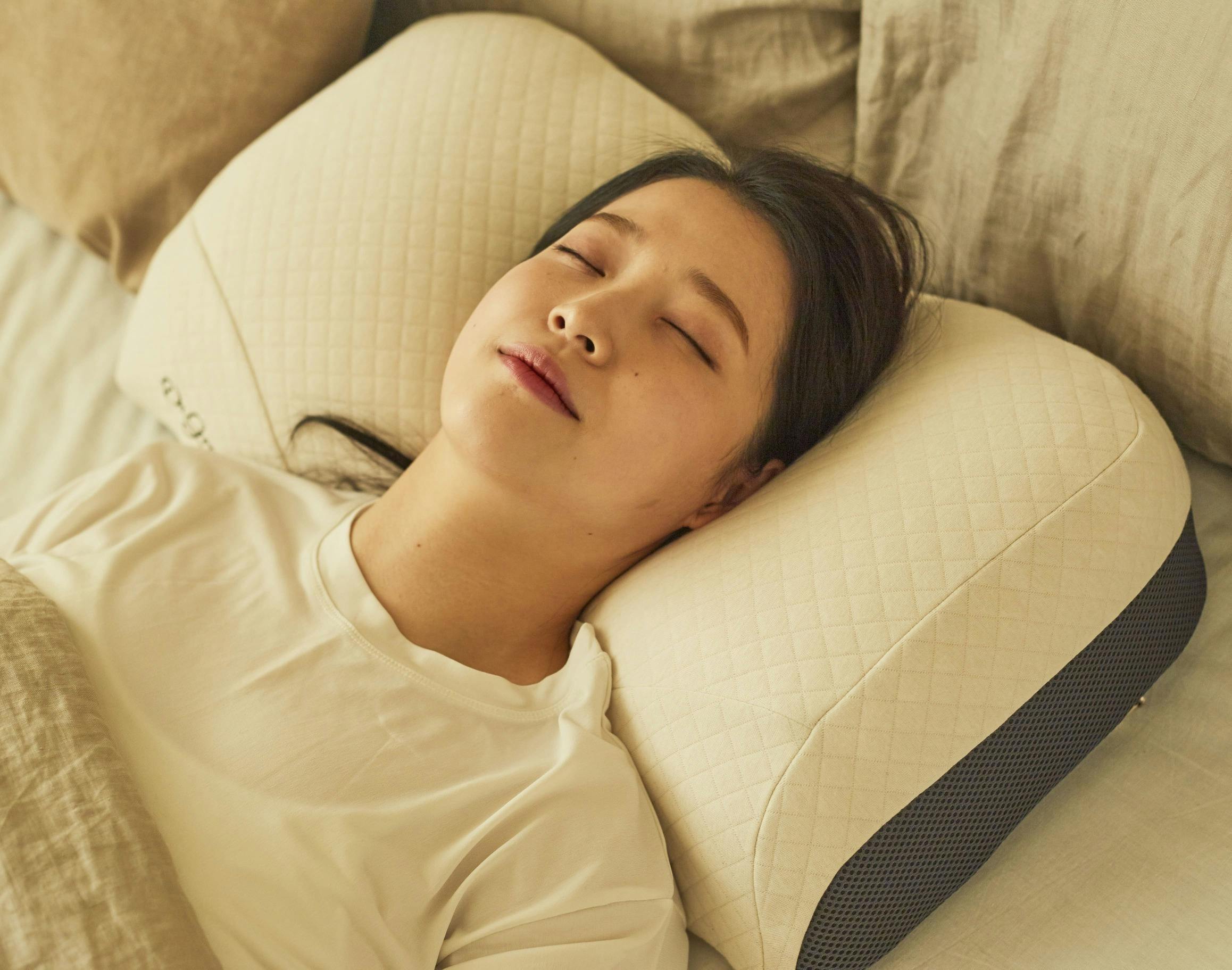 どんな睡眠姿勢でも快適に ふかふかの快適さとストレートネックの悩みに対応した枕 Campfire キャンプファイヤー どんな睡眠姿勢でも快適に ふかふかの快適さとストレートネックの悩みに対応した枕 Campfire キャンプファイヤー