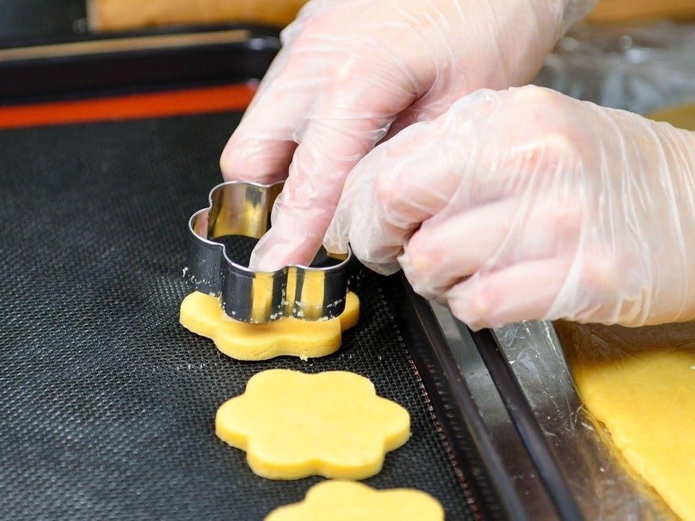 みんなに笑顔を Tobiraのクッキー缶 Campfire キャンプファイヤー みんなに笑顔を Tobiraのクッキー缶 Campfire キャンプファイヤー