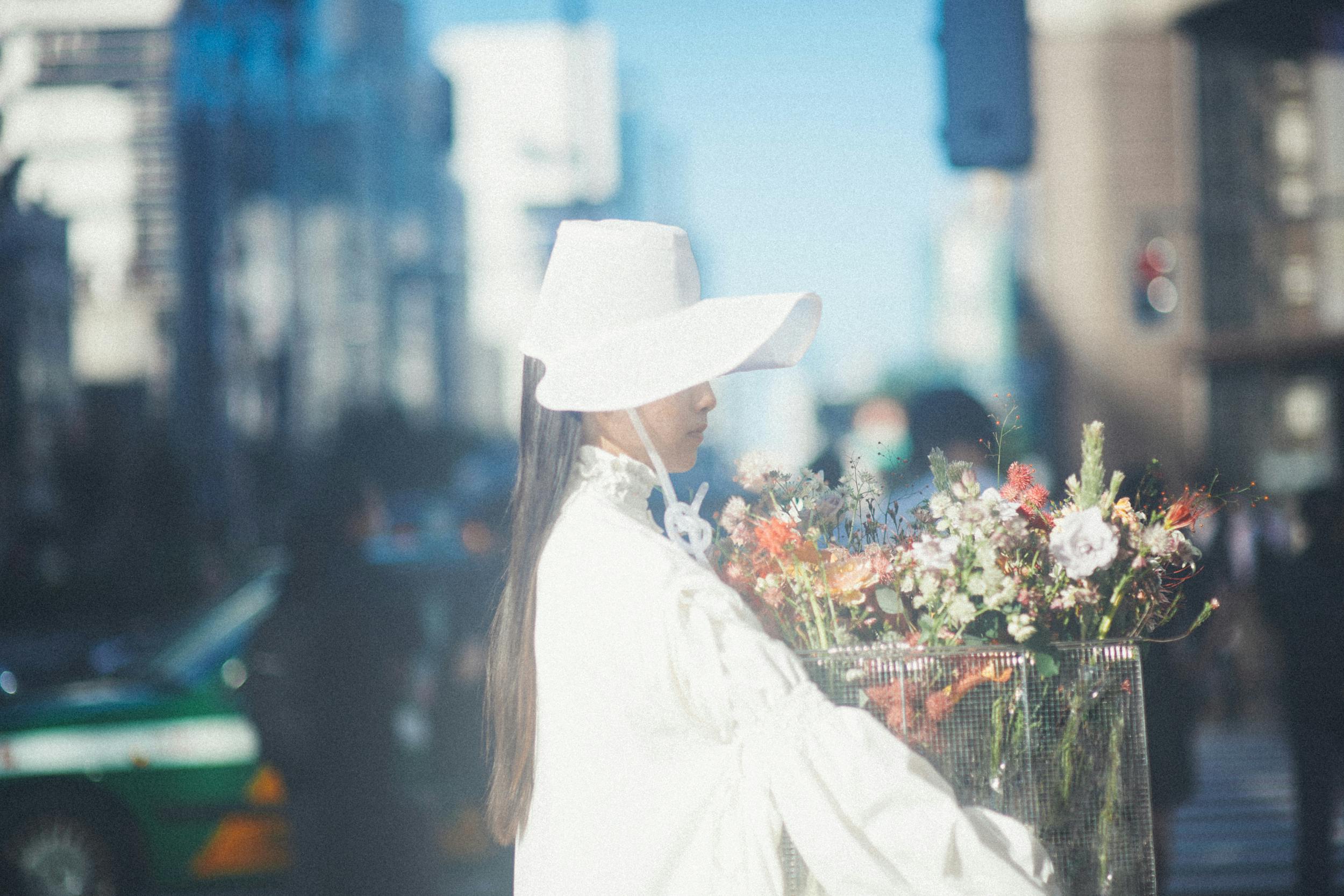 Little Venders Left Arrive 現在の花売り娘 Campfire キャンプファイヤー Little Venders Left Arrive 現在の花売り娘 Campfire キャンプファイヤー