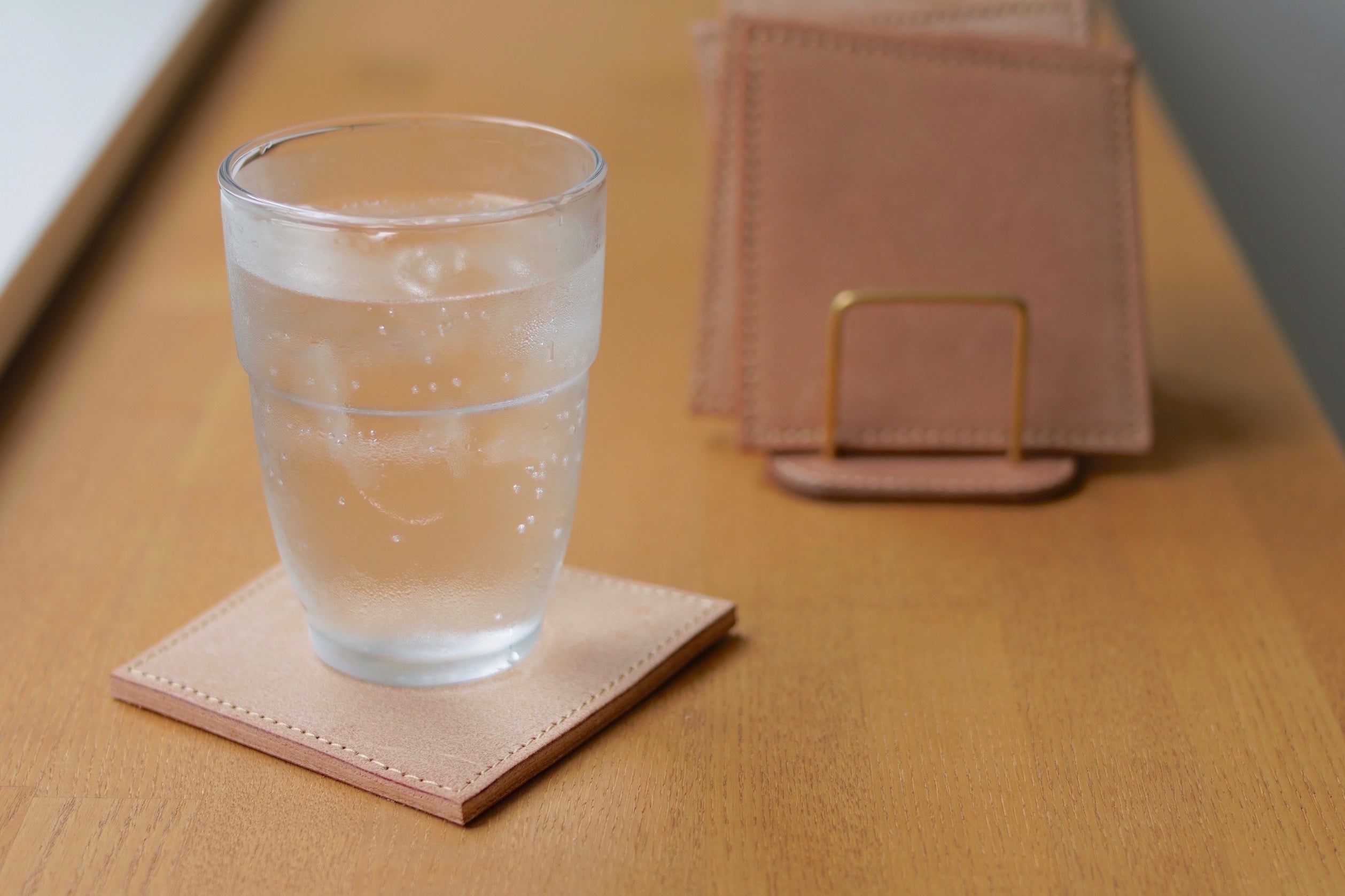 革職人がガシガシ使い込み改良を重ねた レザーコースター&スタンド