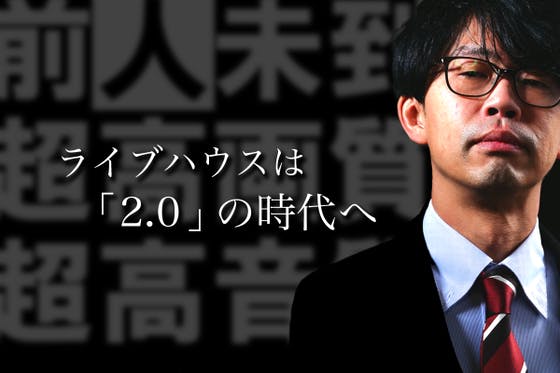 通勤中に音楽を聴きながら悩んでいる女性