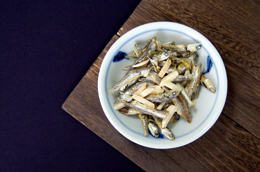 おつまみに最適 カリッと小魚 アーモンド Campfire キャンプファイヤー おつまみに最適 カリッと小魚 アーモンド Campfire キャンプファイヤー