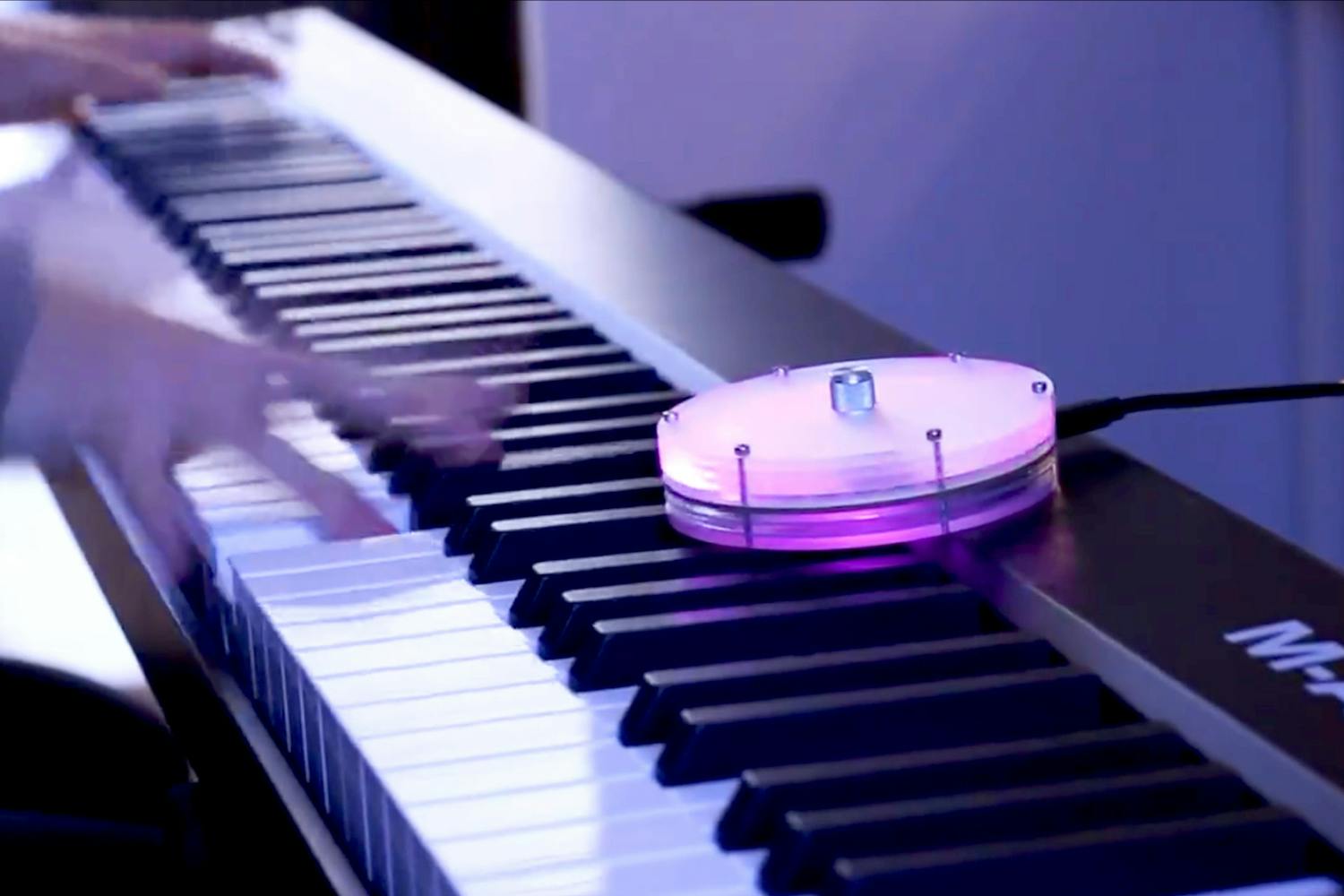 音に合わせて光る 次世代イルミネーションデバイス Audilu Circle Campfire キャンプファイヤー 音に合わせて光る 次世代イルミネーションデバイス Audilu Circle Campfire キャンプファイヤー