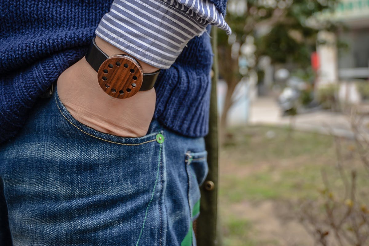 洗練されたシンプルなデザイン 針がない木製時計 Indios で特別な体験を Campfire キャンプファイヤー 洗練されたシンプルなデザイン 針がない木製時計 Indios で特別な体験を Campfire キャンプファイヤー