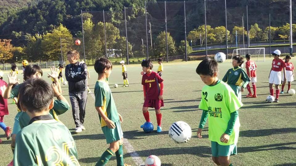 技は見て盗め 本気の遊び ストリートサッカー で子供たちの個性を解放させたい Campfire キャンプファイヤー 技は見て盗め 本気の遊び ストリートサッカー で子供たちの個性を解放させたい Campfire キャンプファイヤー