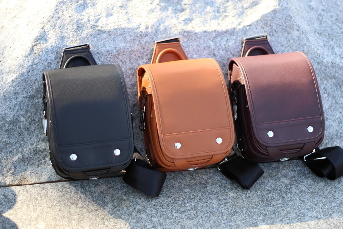 可愛くてかっこいい モダンな大人の本革ランドセル型スリングバッグver1 1 Campfire キャンプファイヤー 可愛くてかっこいい モダンな大人の本革ランドセル型スリングバッグver1 1 Campfire キャンプファイヤー