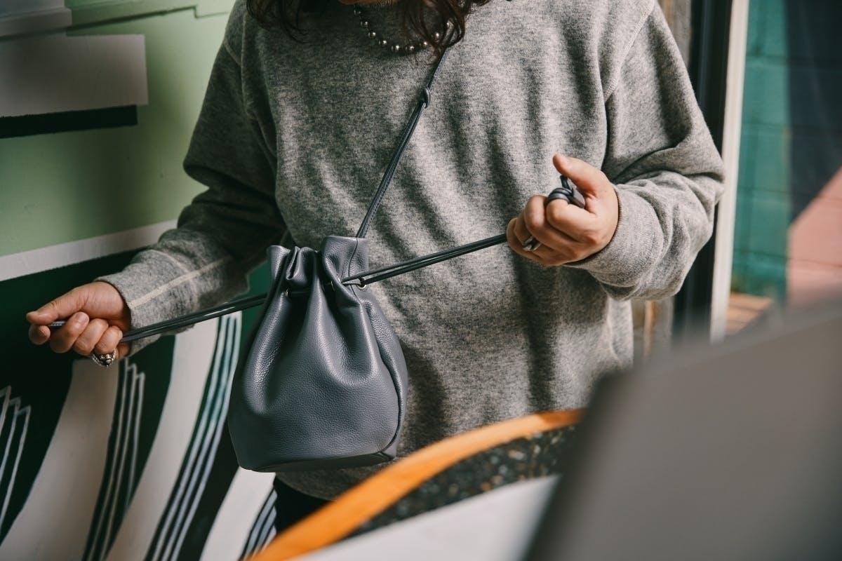 流行の巾着バッグ 正解はグレー 3wayで使えるmigaru Gray Bag Campfire キャンプファイヤー 流行の巾着バッグ 正解はグレー 3wayで使えるmigaru Gray Bag Campfire キャンプファイヤー