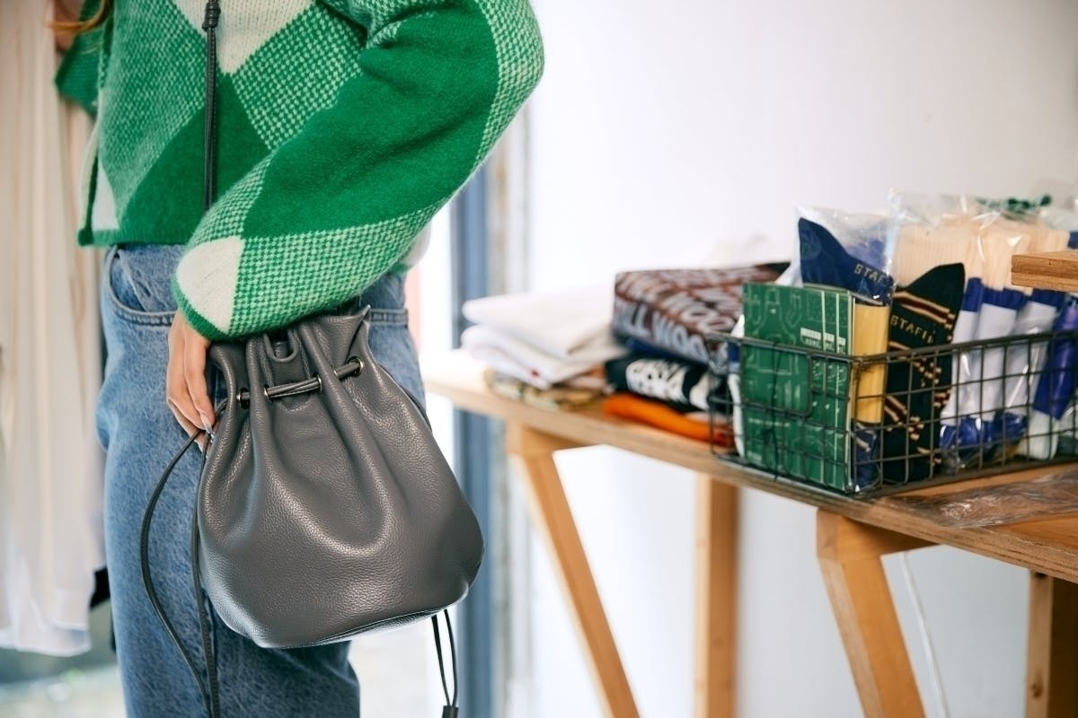 流行の巾着バッグ 正解はグレー 3wayで使えるmigaru Gray Bag Campfire キャンプファイヤー 流行の巾着バッグ 正解はグレー 3wayで使えるmigaru Gray Bag Campfire キャンプファイヤー