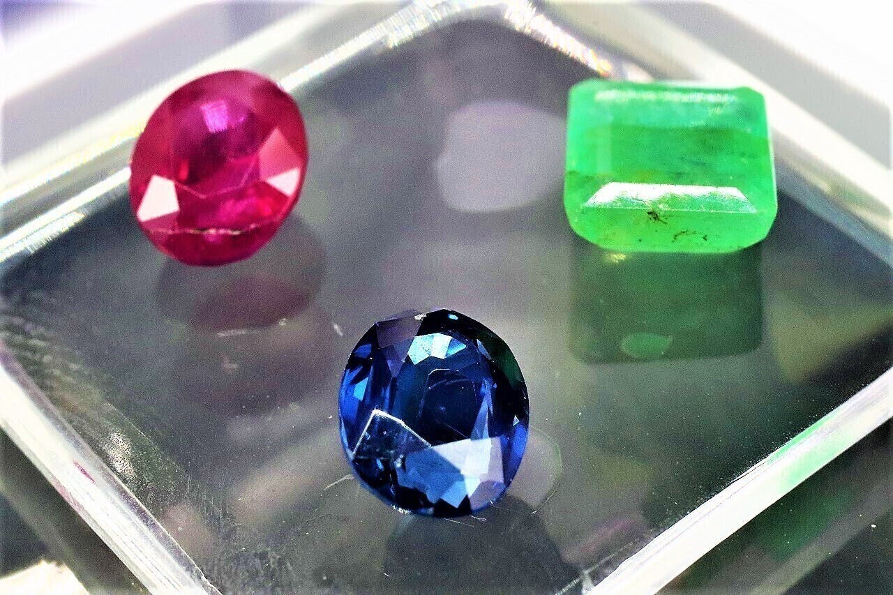 超豪華パック 三大貴石ルビー サファイア エメラルド合計3ct以上を詰め合わせ Campfire キャンプファイヤー 超豪華パック 三大貴石ルビー サファイア エメラルド合計3ct以上を詰め合わせ Campfire キャンプファイヤー