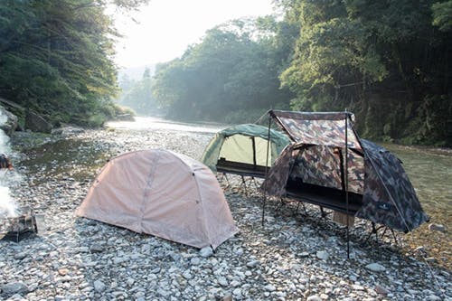 どこでも快適な寝心地 雨の日もアウトドアを楽しむ 高床式タイニーテントコット Campfire キャンプファイヤー どこでも快適な寝心地 雨の日もアウトドアを楽しむ 高床式タイニーテントコット Campfire キャンプファイヤー