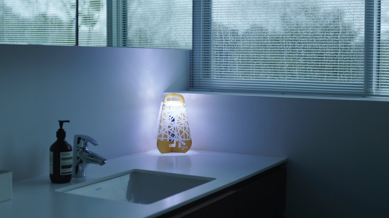 今あるLED懐中電灯をランタンに変身させる照明キット/TOMORI AID