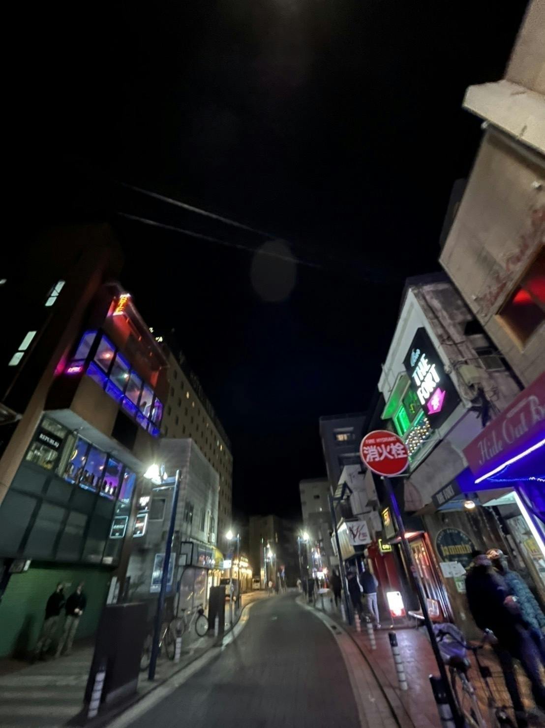 アメリカ文化が混ざる街 横須賀どぶ板通りでスニーカーショップ バーを創りたい Campfire キャンプファイヤー アメリカ文化が混ざる街 横須賀どぶ板通りでスニーカーショップ バーを創りたい Campfire キャンプファイヤー