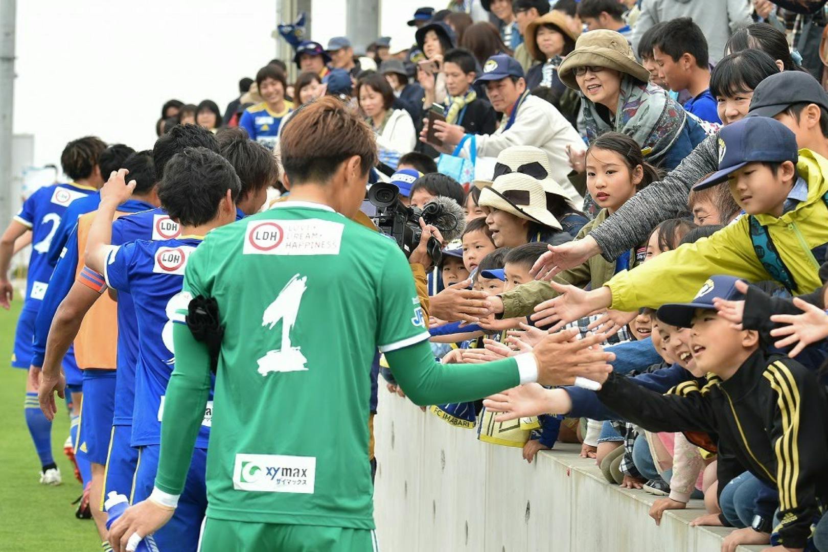 愛媛FC Tシャツと写真縦 - 記念グッズ