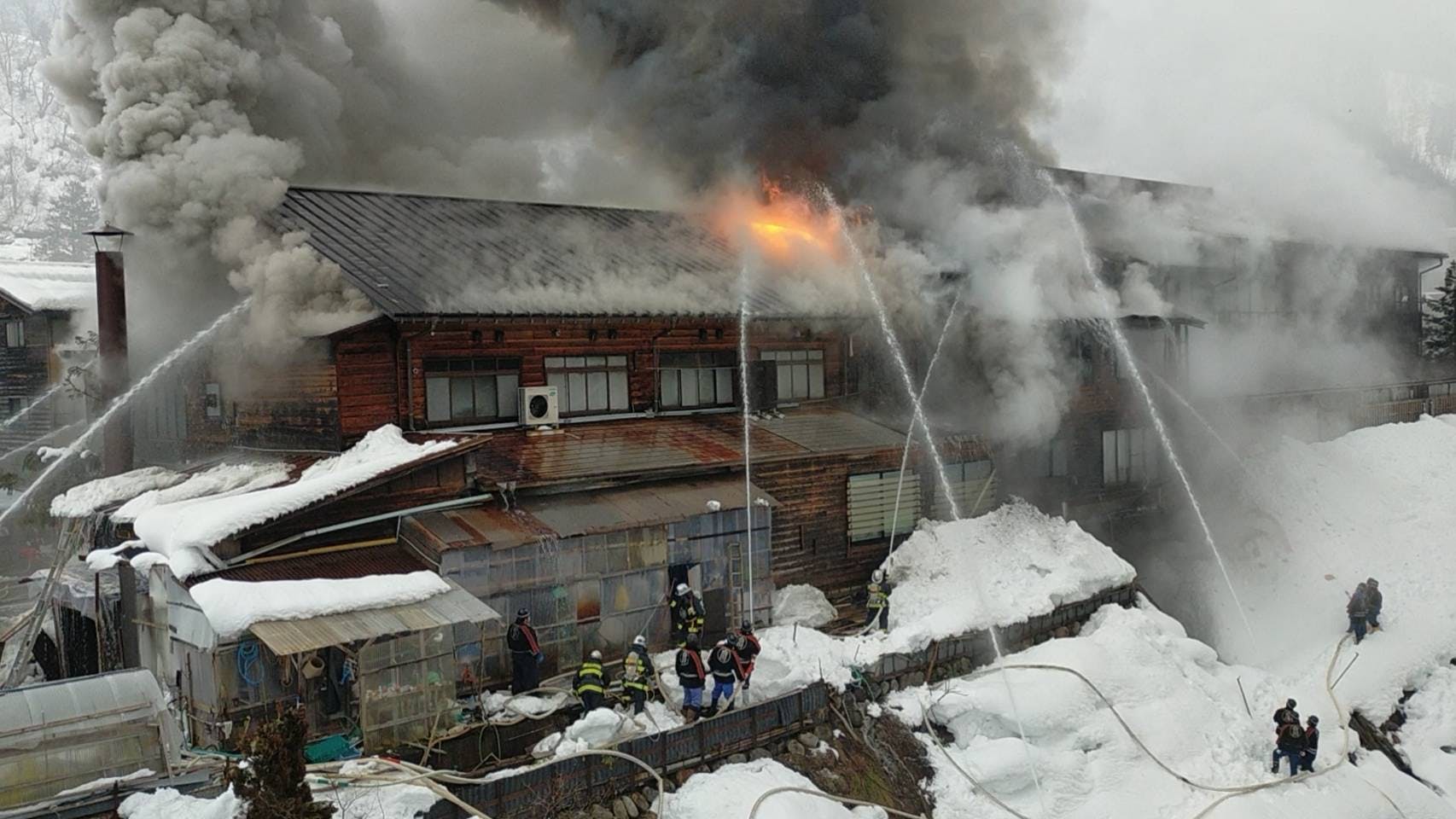 世界遺産・白川郷の温泉旅館が2月の火災で廃業の危機！再起・復活を