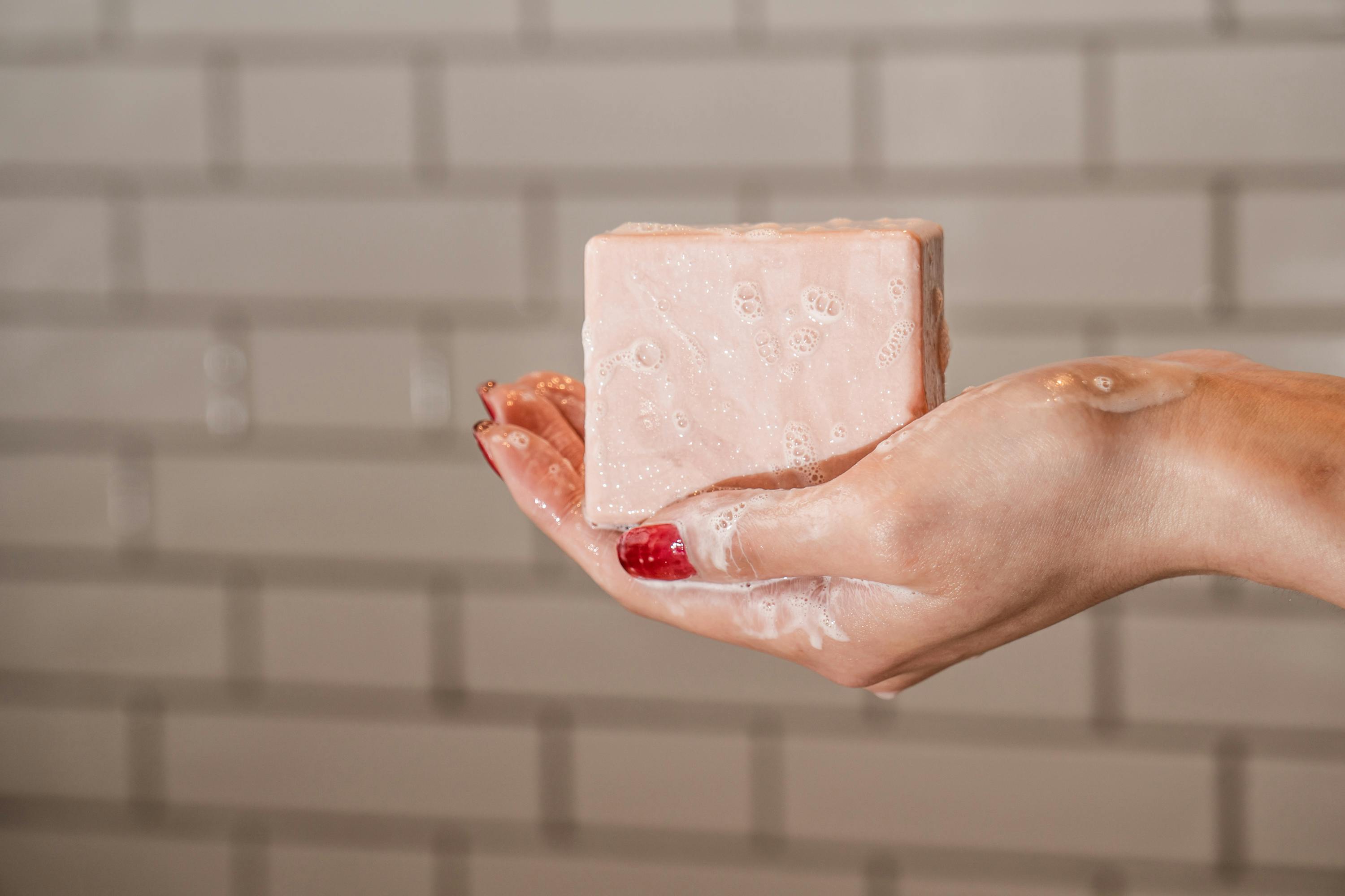 誰もが自分の身体を恥じることのない世界へ 抜毛症モデルから生まれた固形シャンプー Campfire キャンプファイヤー 誰もが自分の身体を恥じることのない世界へ 抜毛症モデルから生まれた固形シャンプー Campfire キャンプファイヤー