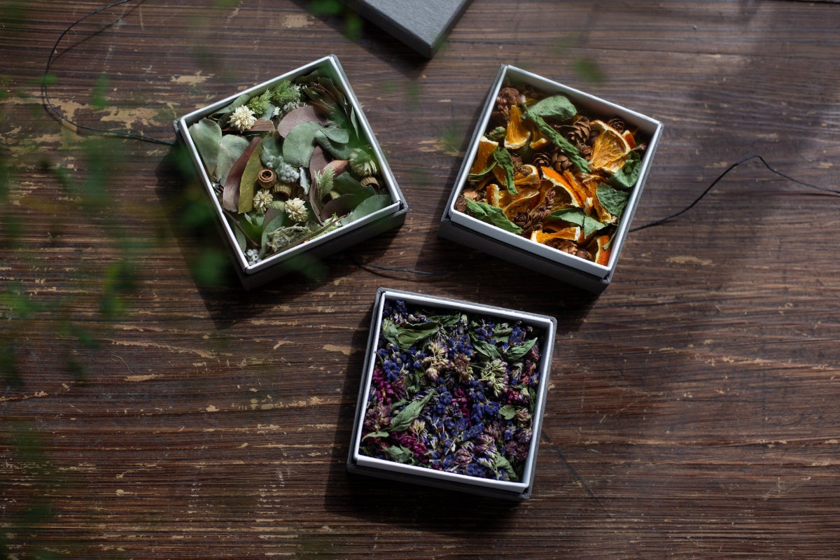 新贅沢体験 お部屋を重層的に彩る香りが詰まった熟成ドライフラワー 3種のポプリ Campfire キャンプファイヤー