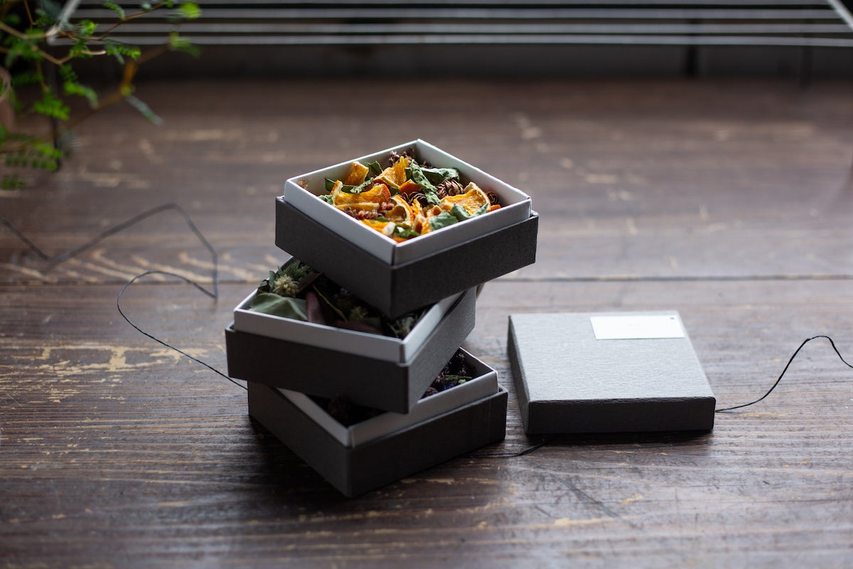 新贅沢体験 お部屋を重層的に彩る香りが詰まった熟成ドライフラワー 3種のポプリ Campfire キャンプファイヤー 新贅沢体験 お部屋を重層的に彩る香りが詰まった熟成ドライフラワー 3種のポプリ Campfire キャンプファイヤー