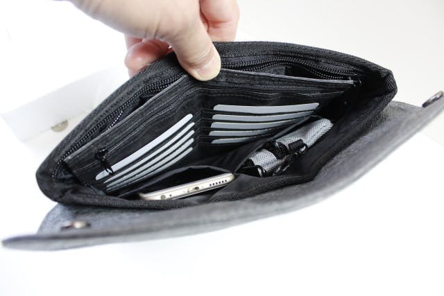 さらに進化 超軽量素材の財布 バッグ一体型 自動仕分け スマートポシェット Campfire キャンプファイヤー さらに進化 超軽量素材の財布 バッグ一体型 自動仕分け スマートポシェット Campfire キャンプファイヤー