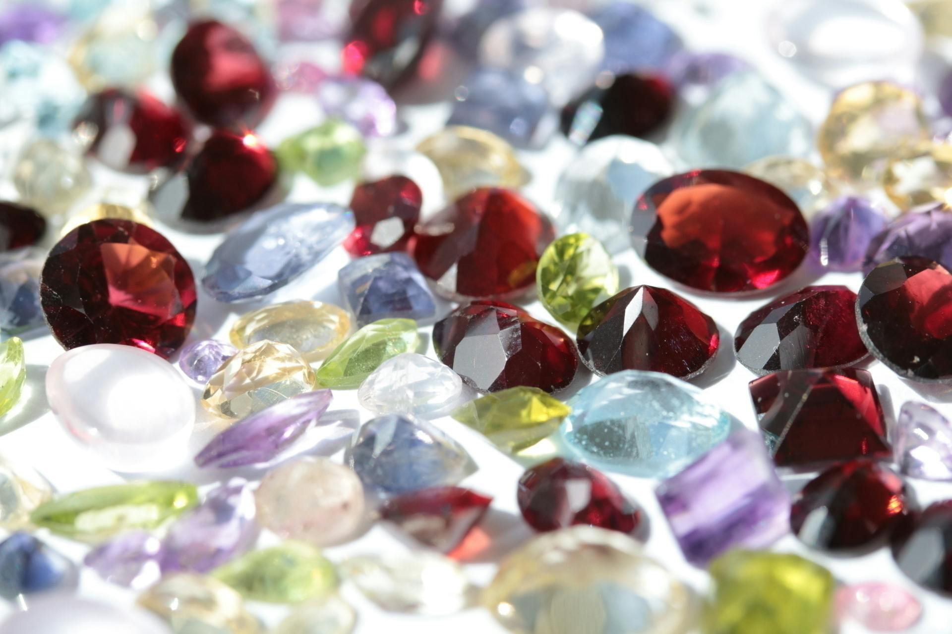 宝石を好きになるきっかけは宝石瓶から たくさんの宝石に出会えるチャンスです Campfire キャンプファイヤー 宝石を好きになるきっかけは宝石瓶から たくさんの宝石に出会えるチャンスです Campfire キャンプファイヤー