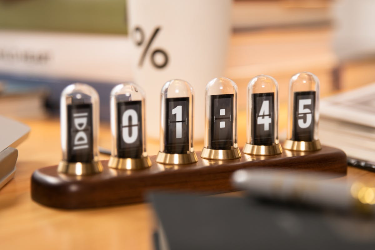 Nextube - レトロなニキシー管時計をモチーフにしたモダンな Nextube - レトロなニキシー管時計をモチーフにしたモダンな