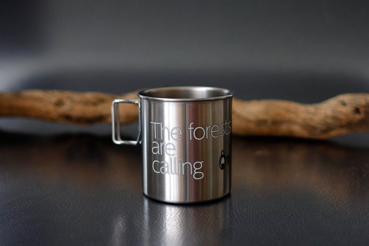 光を纏うキャンプギア 新潟産金属と岐阜の技術を組み合わせた手の中で輝くマグカップ Campfire キャンプファイヤー 光を纏うキャンプギア 新潟産金属と岐阜の技術を組み合わせた手の中で輝くマグカップ Campfire キャンプファイヤー