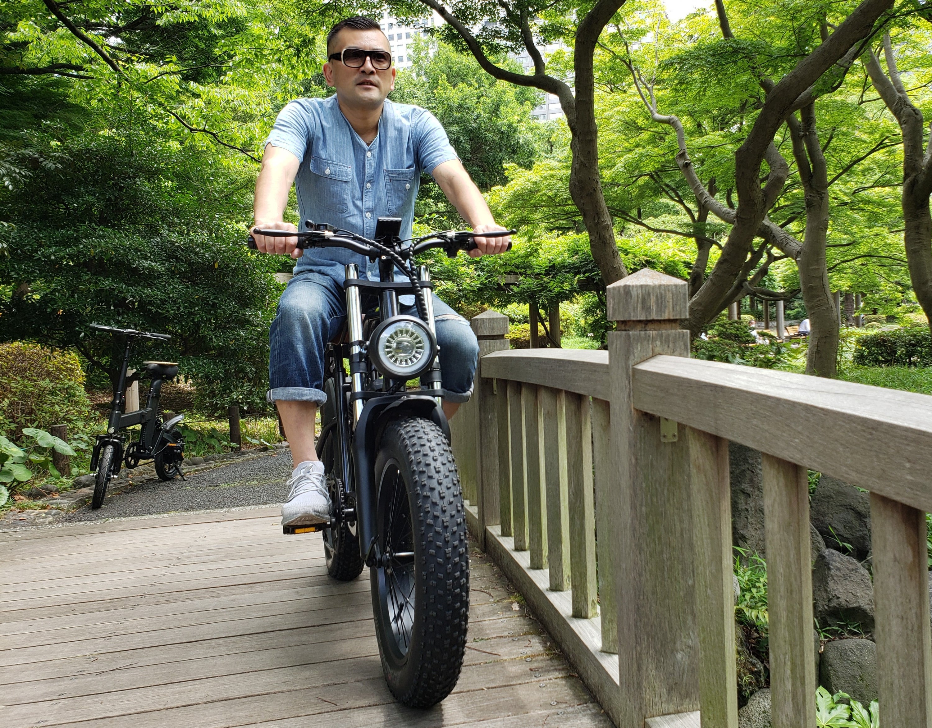 圧倒的なバイク感！極太タイヤで超パワフルな電動アシスト自転車