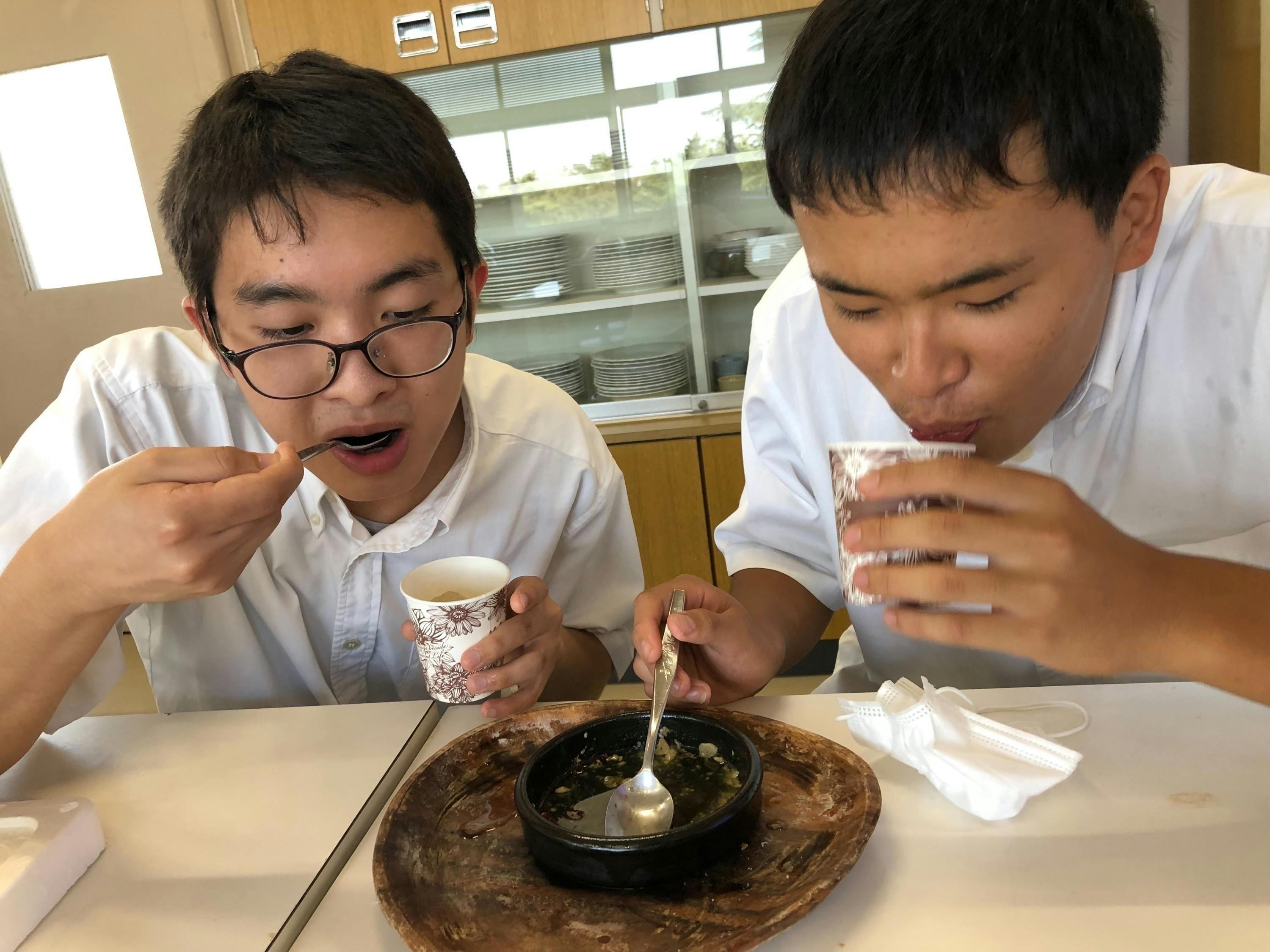 全国初！高校の授業とクラファンが同時進行！地元特産の牡蠣でアヒージョ缶詰を商品化 CAMPFIRE (キャンプファイヤー)