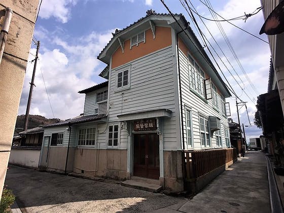 歴史ある建物を維持し新たな物語を紡ぐ 大正時代の洋館越智医院跡をゲストハウスへ Campfire キャンプファイヤー