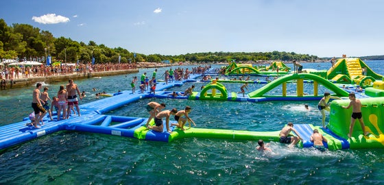 ドイツ発の浮島!!近所のプールで思いっきり親子ではしゃぎたい ドイツ発の浮島!!近所のプールで思いっきり親子ではしゃぎたい