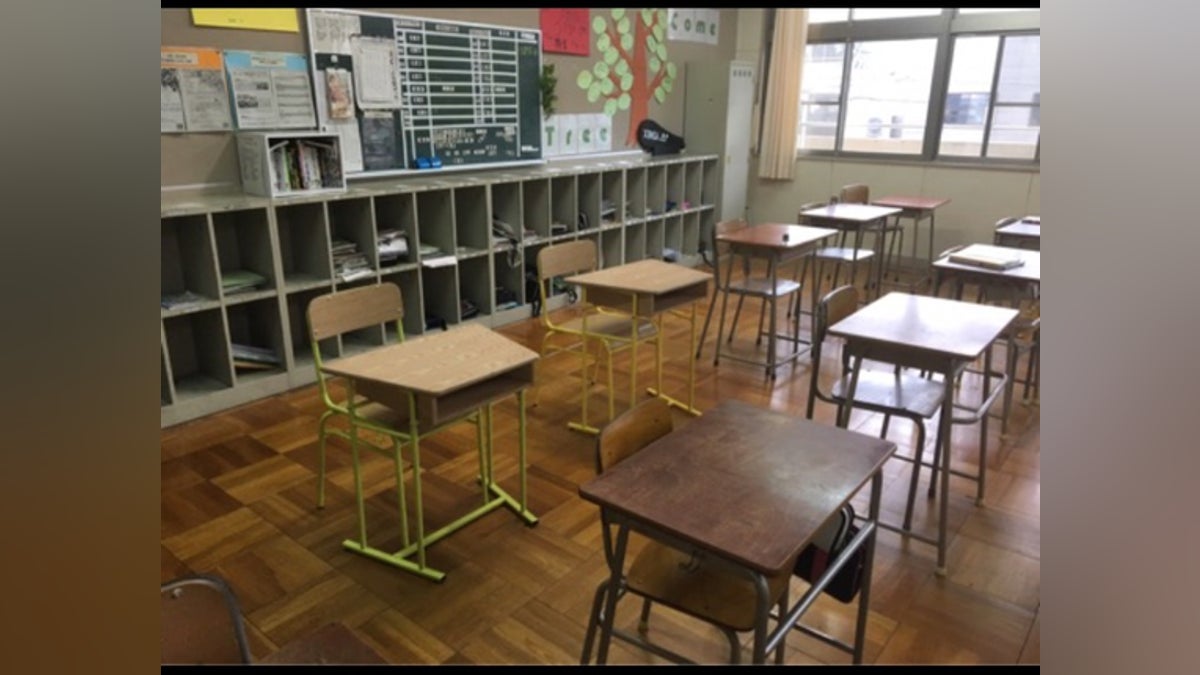 けいちゃん様 学校 机 7台 【公式通販】 けいちゃん様 学校 机 7台 【公式通販】