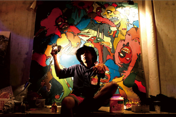 木工用ボンドで絵を描く画家「冨永ボンド」世界最大級のアートフェス