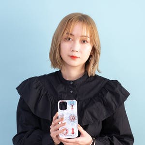 シンプル好きな人へNFTクリエイターがデザインしたワンポイントの服を